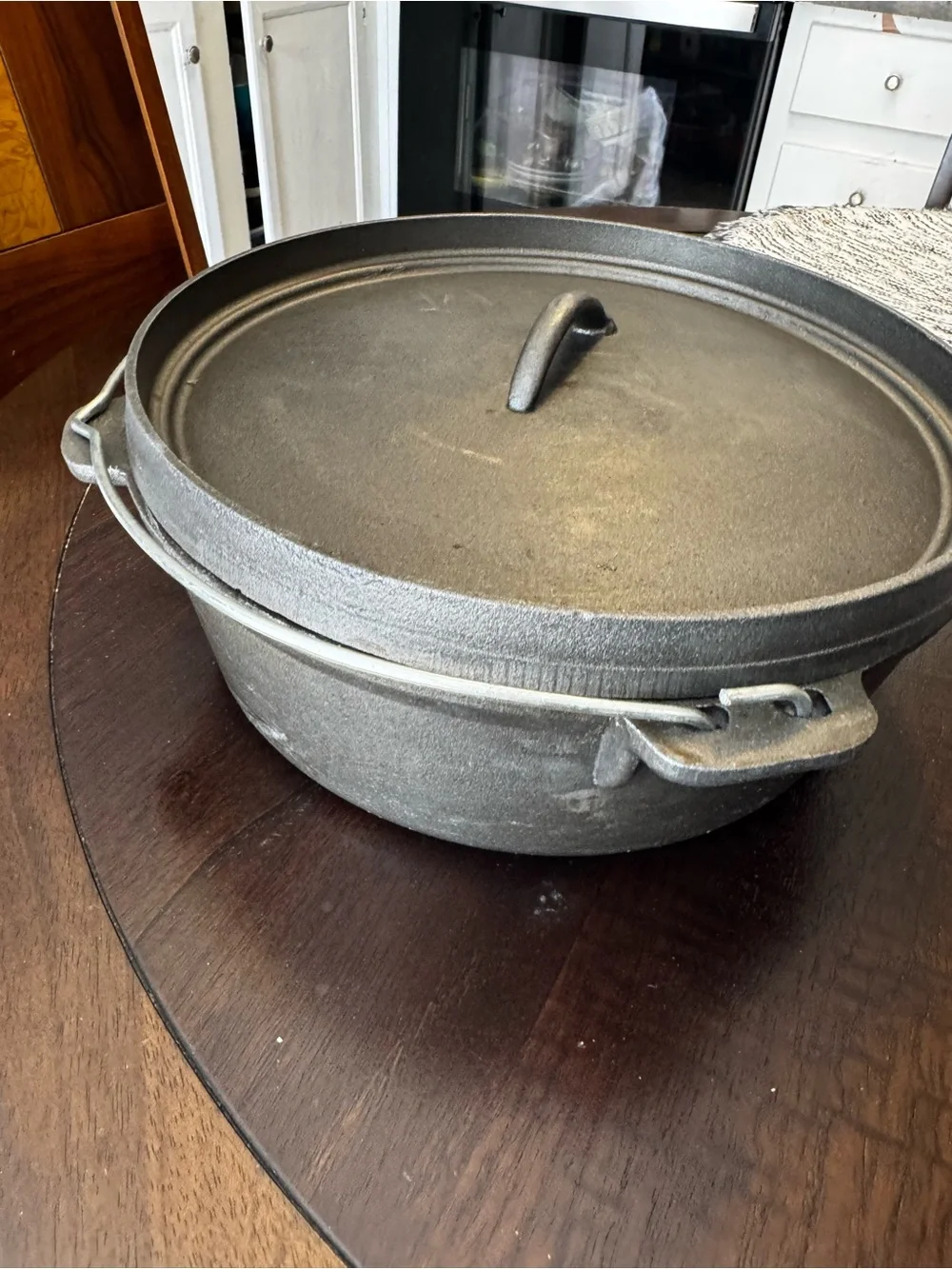 Cast Iron Dutch Oven with Lid and Bail Handle - Black